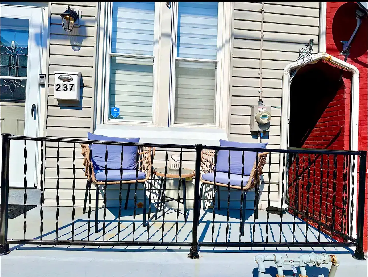 3 bed, 1.5 bath, 1301 sqft, $2,000 — Photo 2