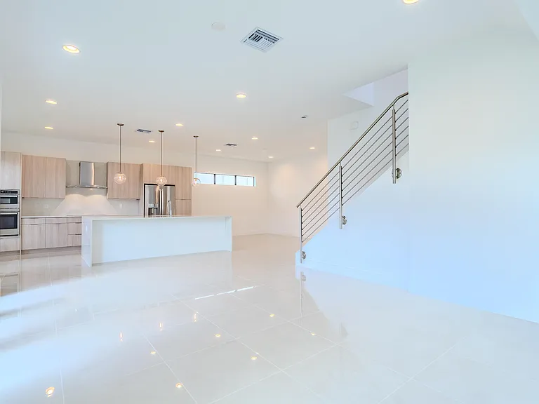 1427 SW 23rd St — Photo 11