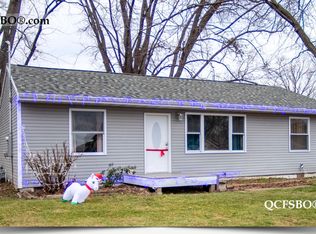 1209 Wisconsin St, Le Claire, IA 52753