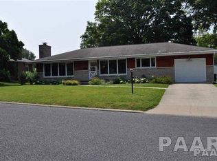 512 W Maple Dr, Eureka, IL
