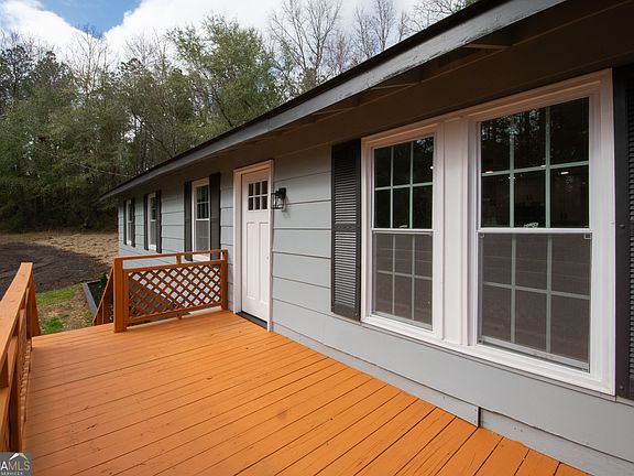 3rd image of 158 S Glenn Rd