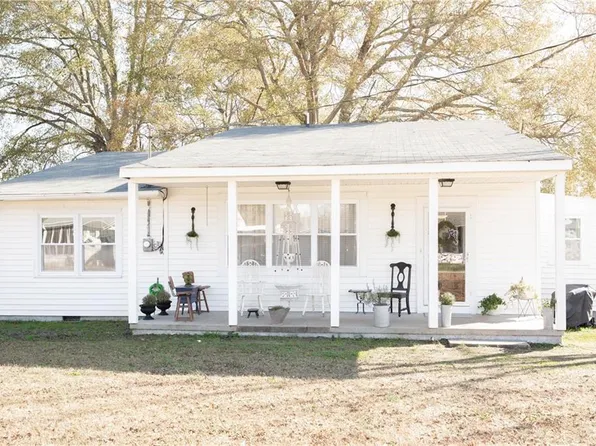 113 Riley St, Westminster, SC 29693