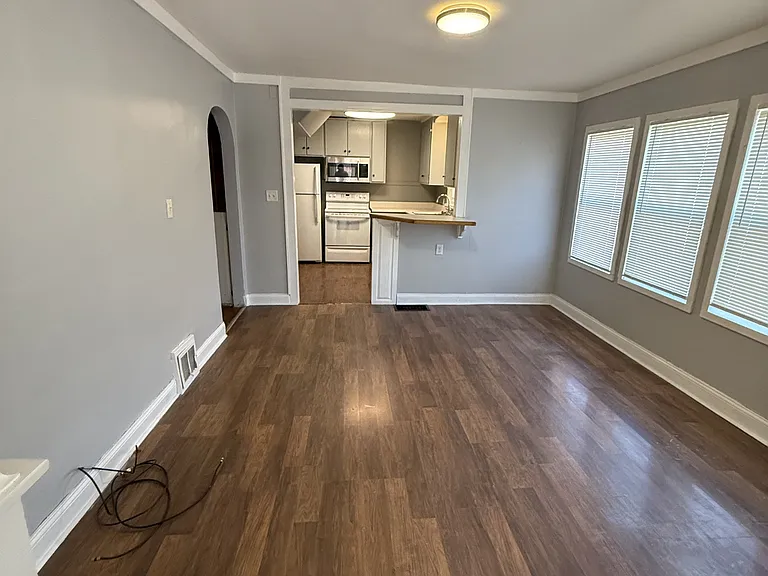 630 N Pleasant St — Photo 13
