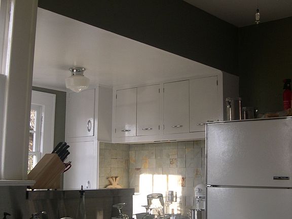 Cute kitchen with stainless countertop