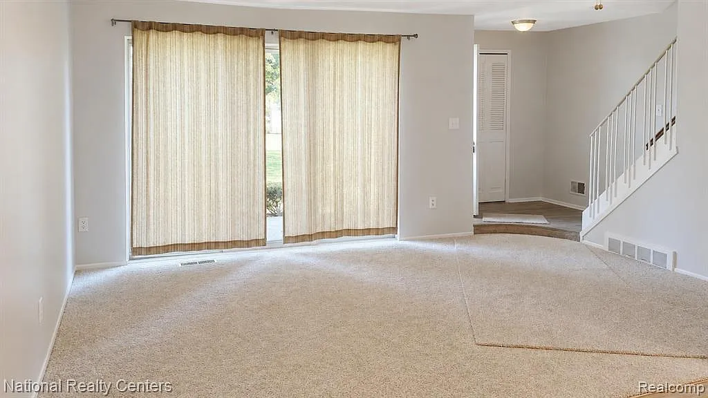 2 bed, 1.5 bath, 1311 sqft, $1,450 — Photo 3