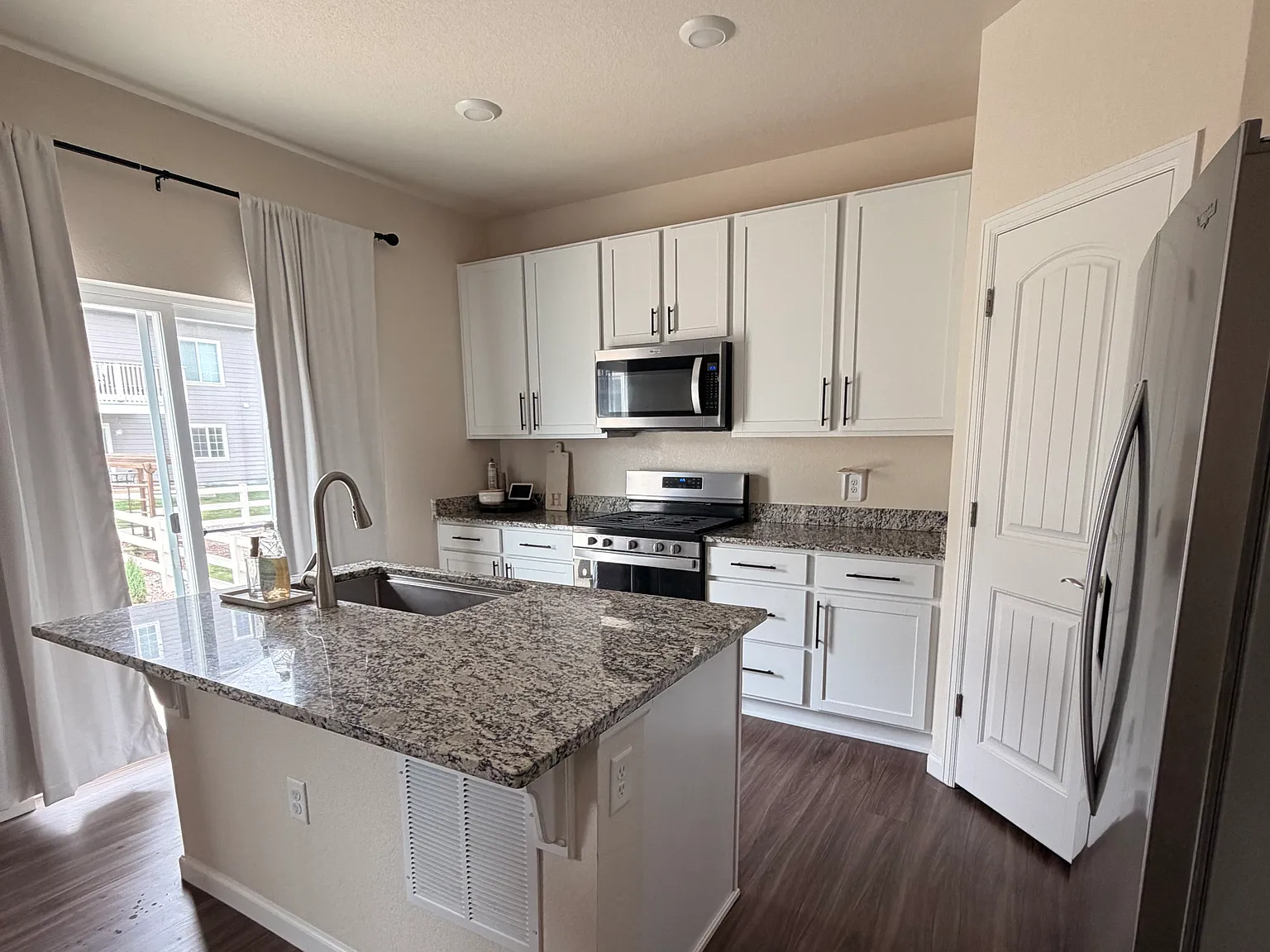 Lumos Lane Single Family Home — Photo 4