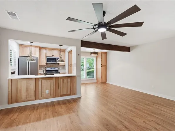 8346 NW Barrybrooke Dr, Kansas City, MO 64151