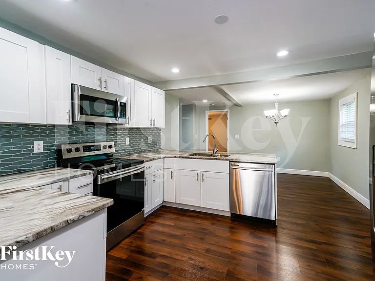 6809 N Sterling Ave — Photo 6
