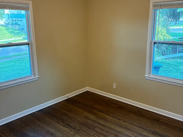 1114 N 49th Ave — Photo 12