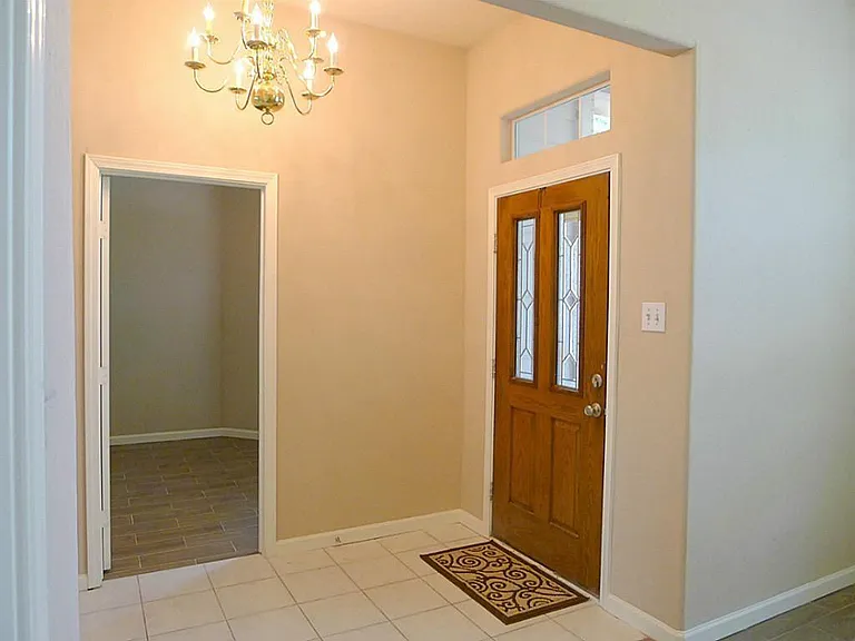 20703 Whitevine Way — Photo 3