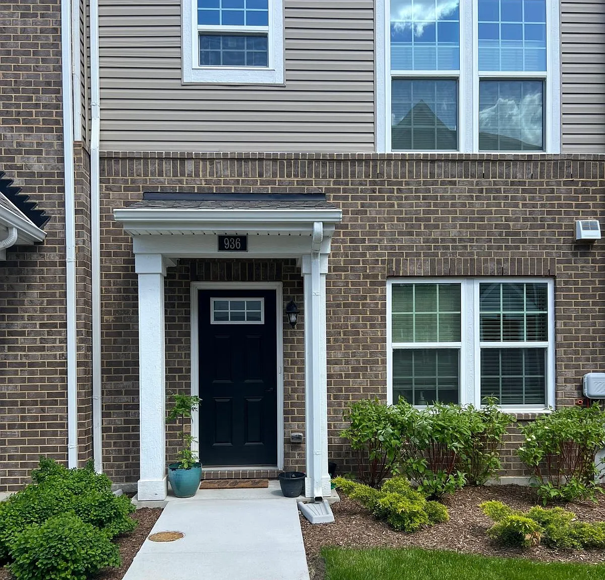 3 bed, 2.5 bath, 1917 sqft, $3,600 — Photo 3
