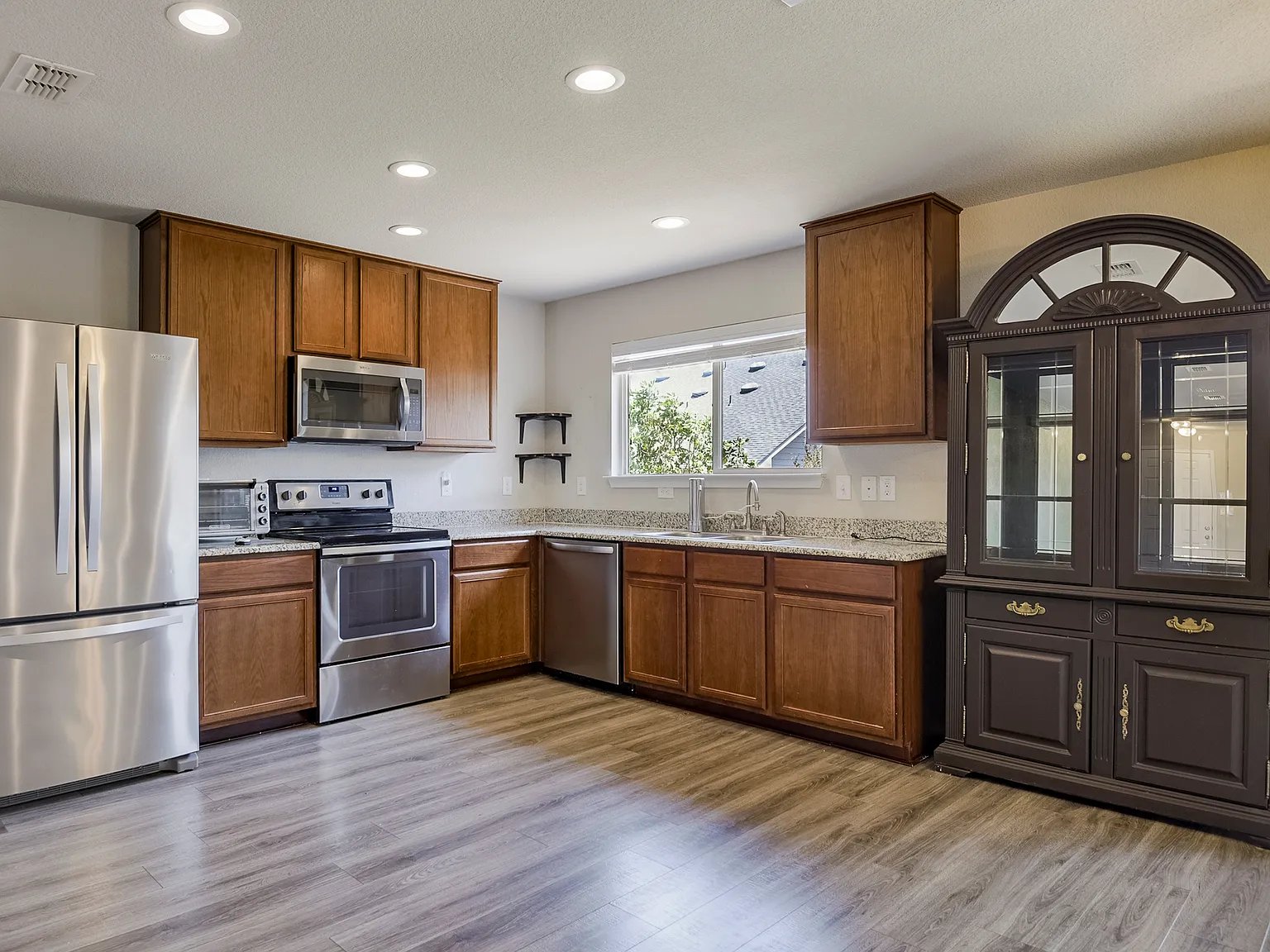 3 bed, 1788 sqft, $2,350 — Photo 2