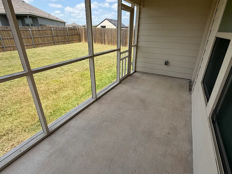 712 Taggart Trl — Photo 28