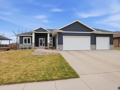 717 N Willow Creek Ave, Sioux Falls, SD, 57110