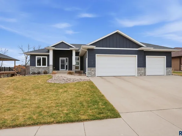717 N Willow Creek Ave, Sioux Falls, SD 57110