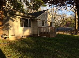 106 Park Ln, Newton, IA 50208