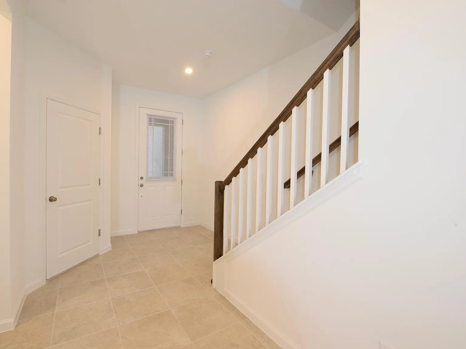 3 bed, 2.5 bath, 1556 sqft, $2,195 — Photo 3