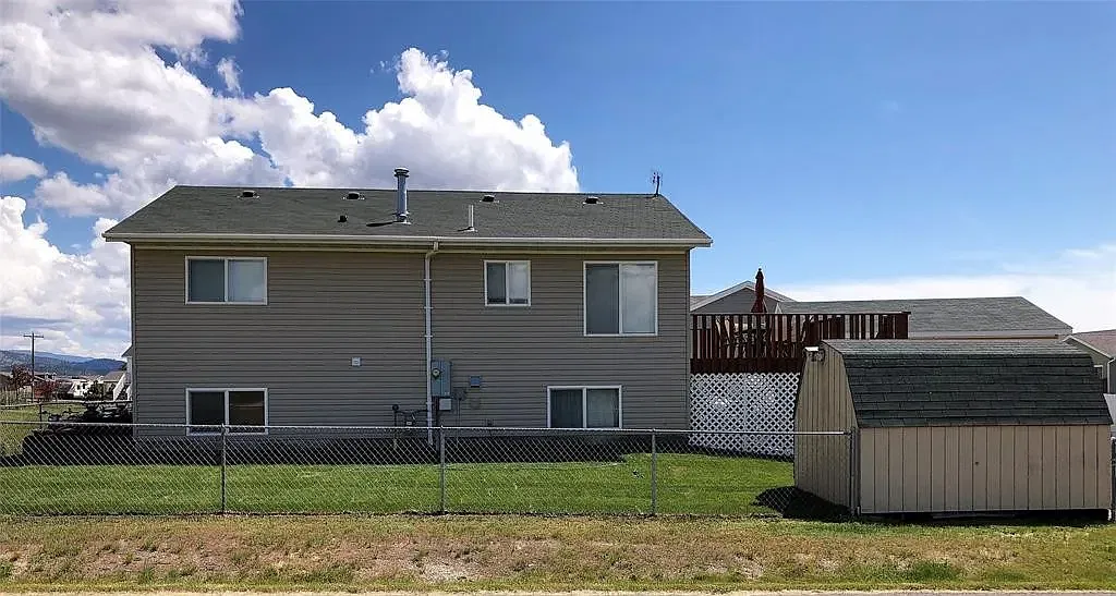 5 bed, 2136 sqft, $2,900 — Photo 2
