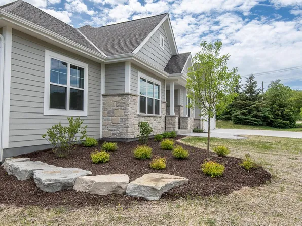 N21W25061 Still River DRIVE, Pewaukee, WI 53072