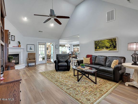 2nd image of 1019 Leesburg Drive