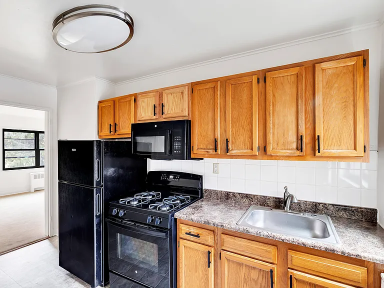 Tivoli Park Apartments — Photo 15