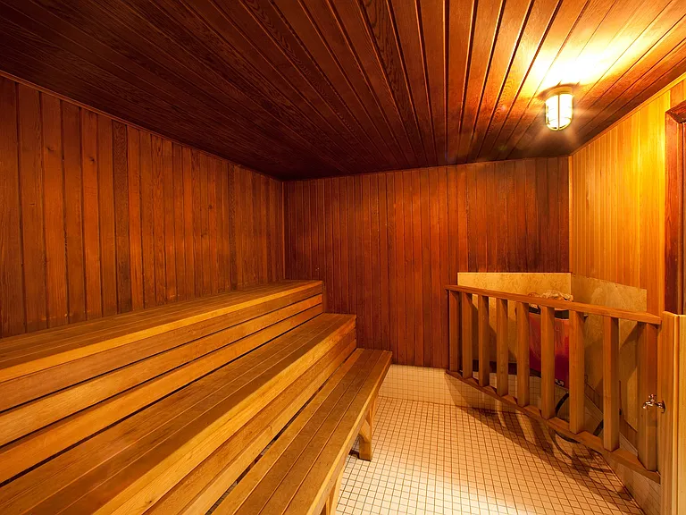 1177 Bloor St — Photo 22