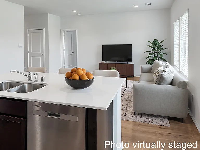 2419 Montgomery St — Photo 4