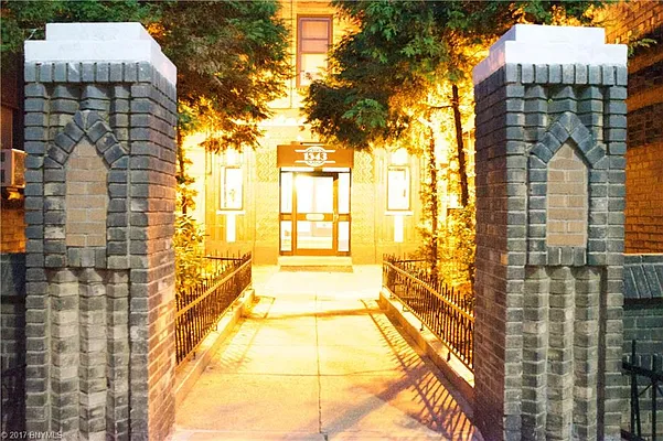 Sold by Momentum Real Estate LLC | media 20