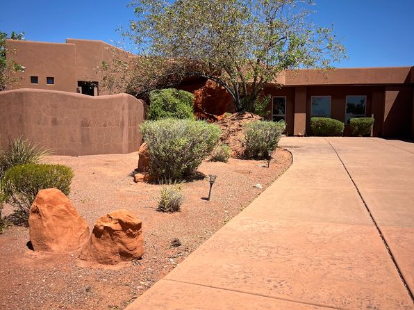 2226 W Lomaki Cir