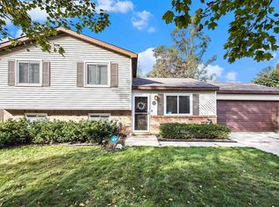 838 Devonshire Blvd, Brighton, MI 48116