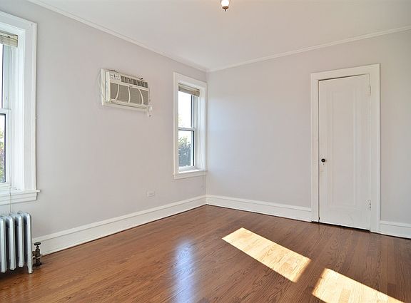 5th image of 2329 W Farwell Ave APT 3S