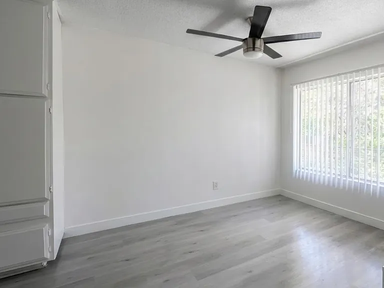 4060 Stevely Ave #19 — Photo 5