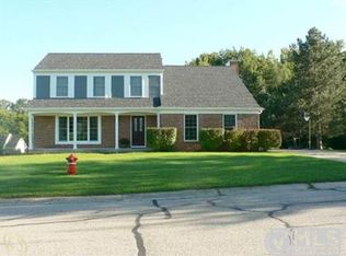 2035 N Fairview Ln, Rochester Hills, MI 48306