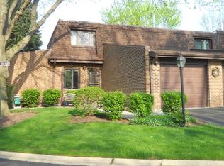 30 Parliament Dr W, Palos Heights, IL 60463