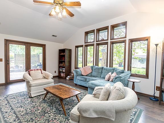 4th image of 7774 Heatherglen Dr