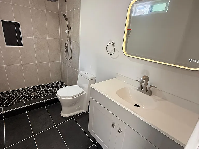 927 Chester St #1 — Photo 3