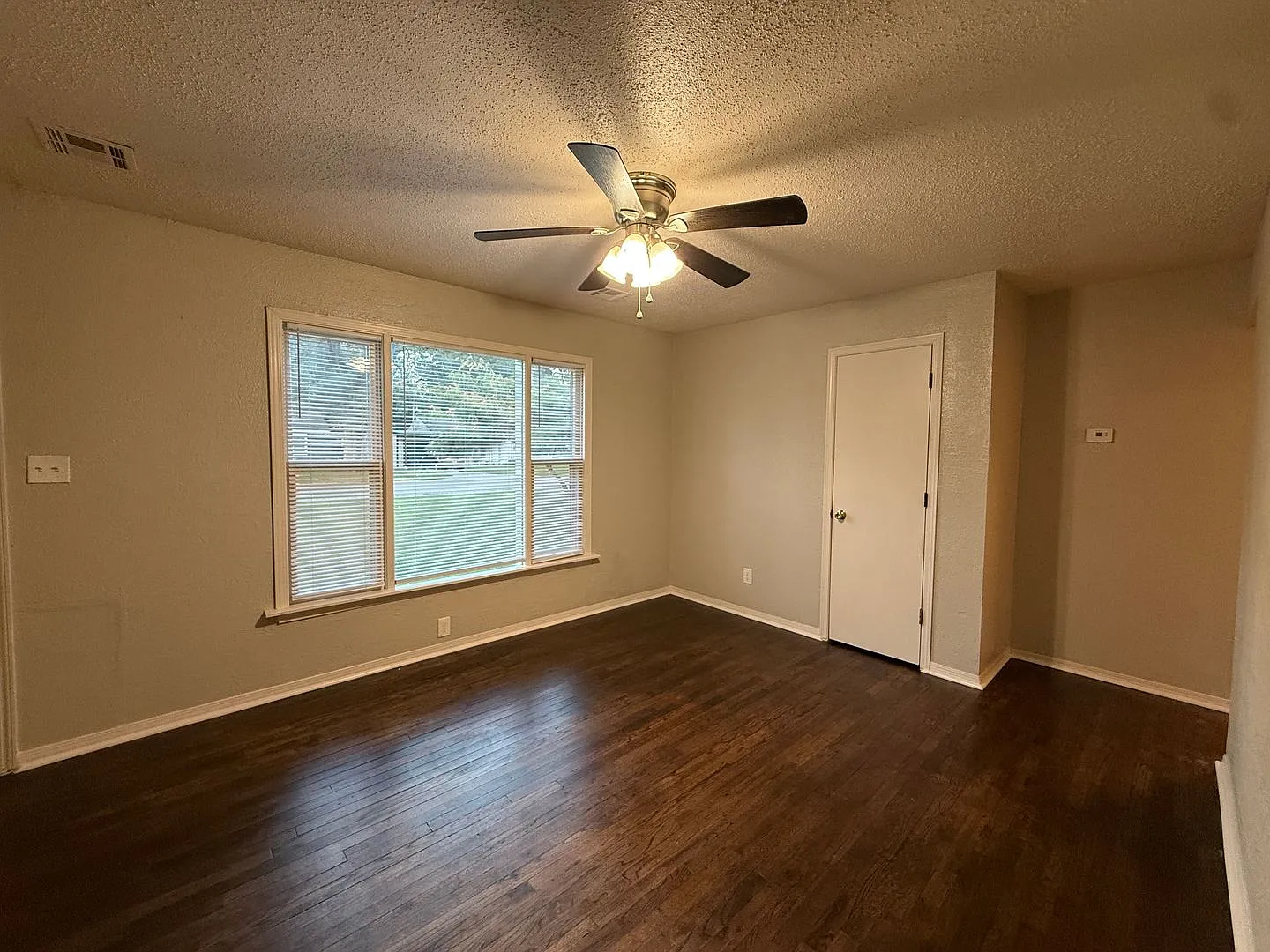 4509 S Handley - 2 Bedroom, 1 Bathroom with a 1-Car Garage — Photo 2