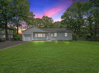 945 Connetquot Ave, Central Islip, NY 11722