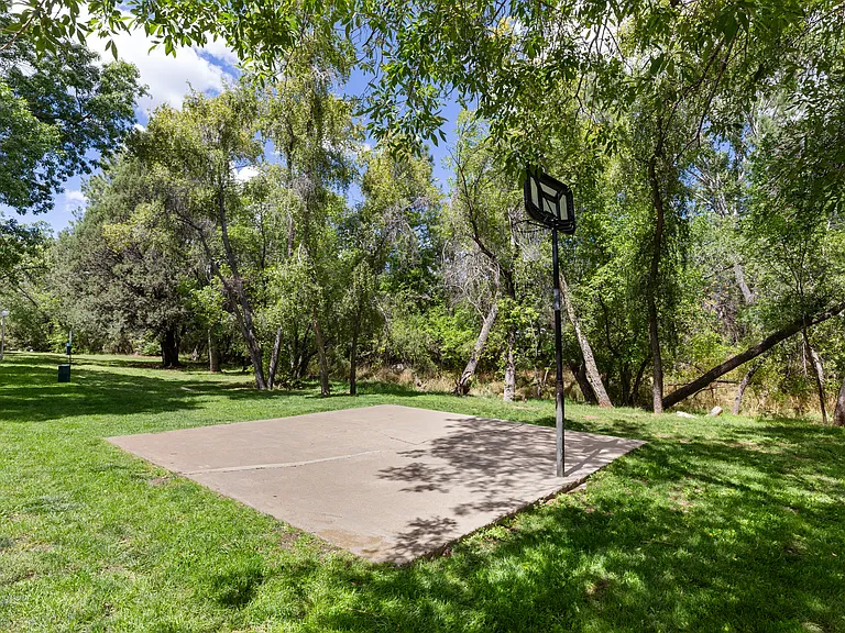 355 Country Club Circle — Photo 7