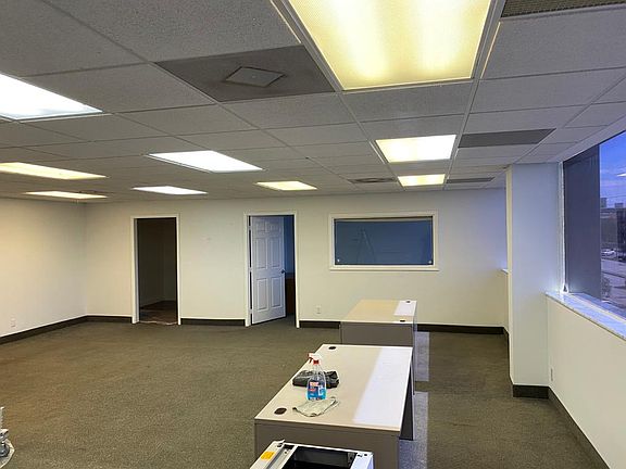 4th image of 2727 E Oakland Park Blvd #305