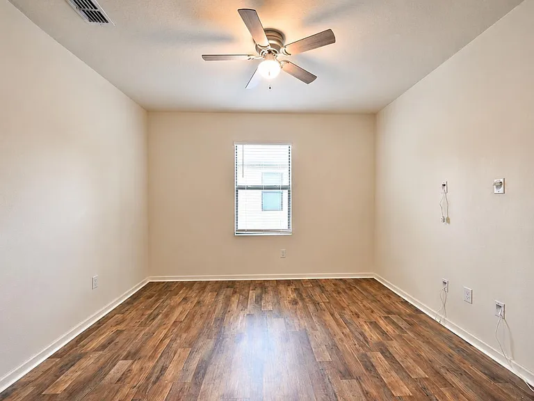 927 Remington Green Dr SE — Photo 32