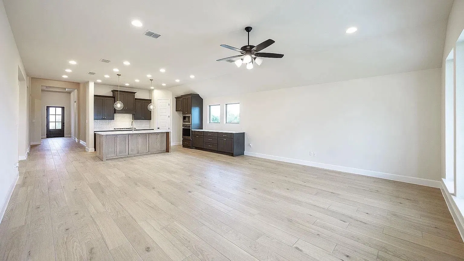4 bed, 3.0 bath, 2545 sqft, $2,499 — Photo 3
