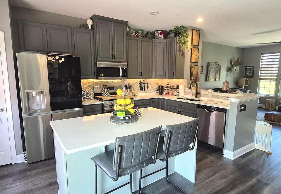 1st image of 70 Village Green Ln