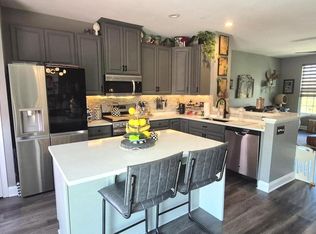 70 Village Green Ln, Sicklerville, NJ 08081