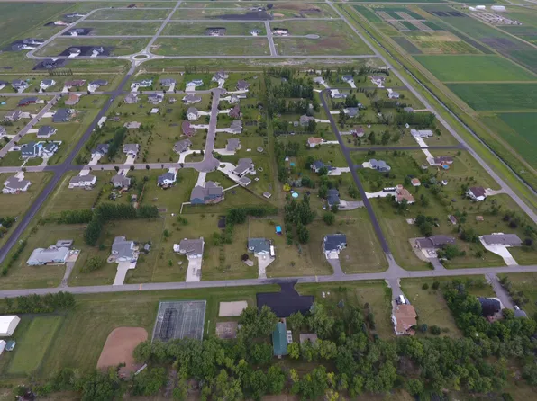 3926 50th St N, Reiles Acres, ND 58102