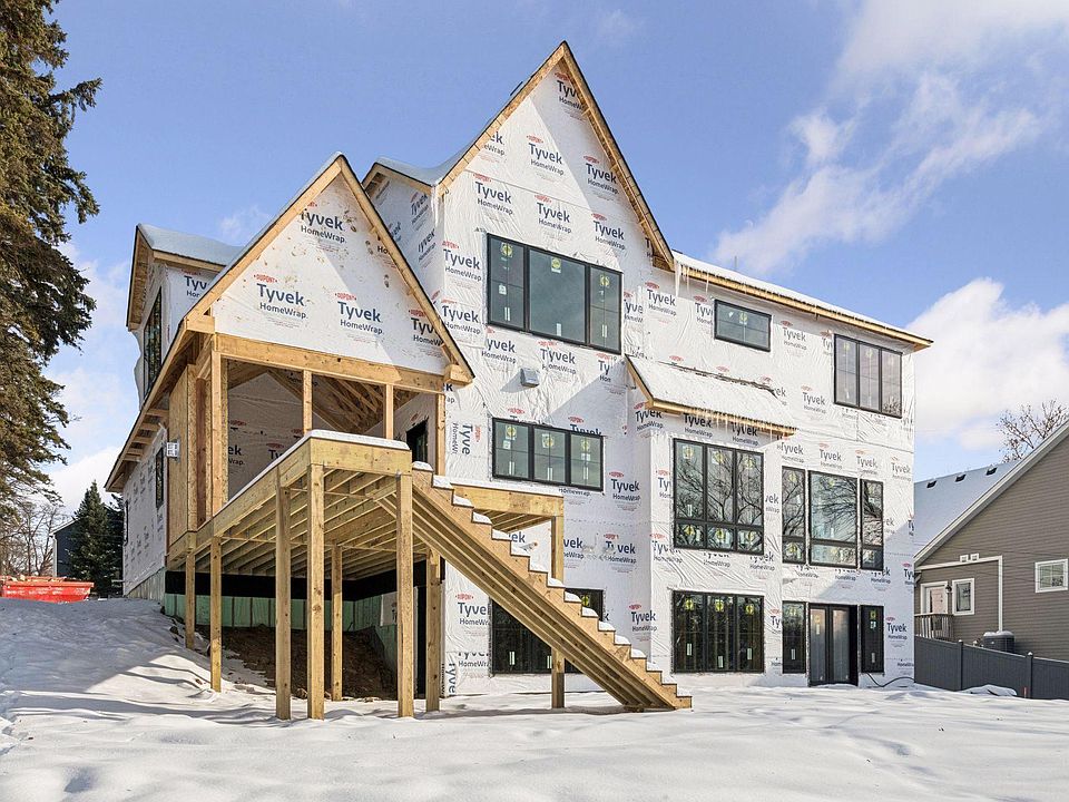 1st image of 105 Queensland Ln N
