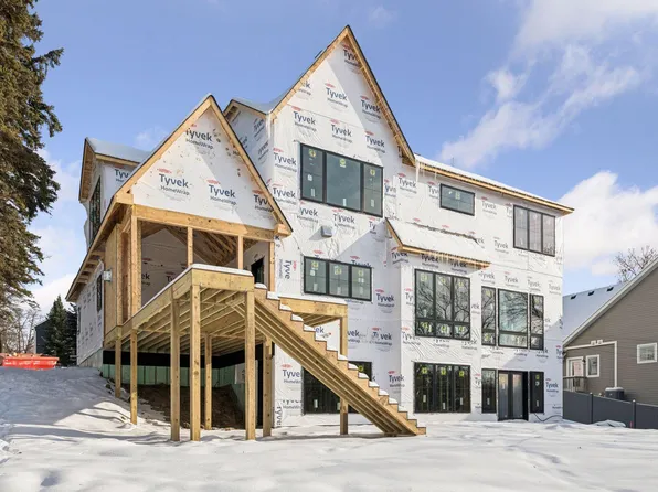 105 Queensland Ln N, Plymouth, MN 55447