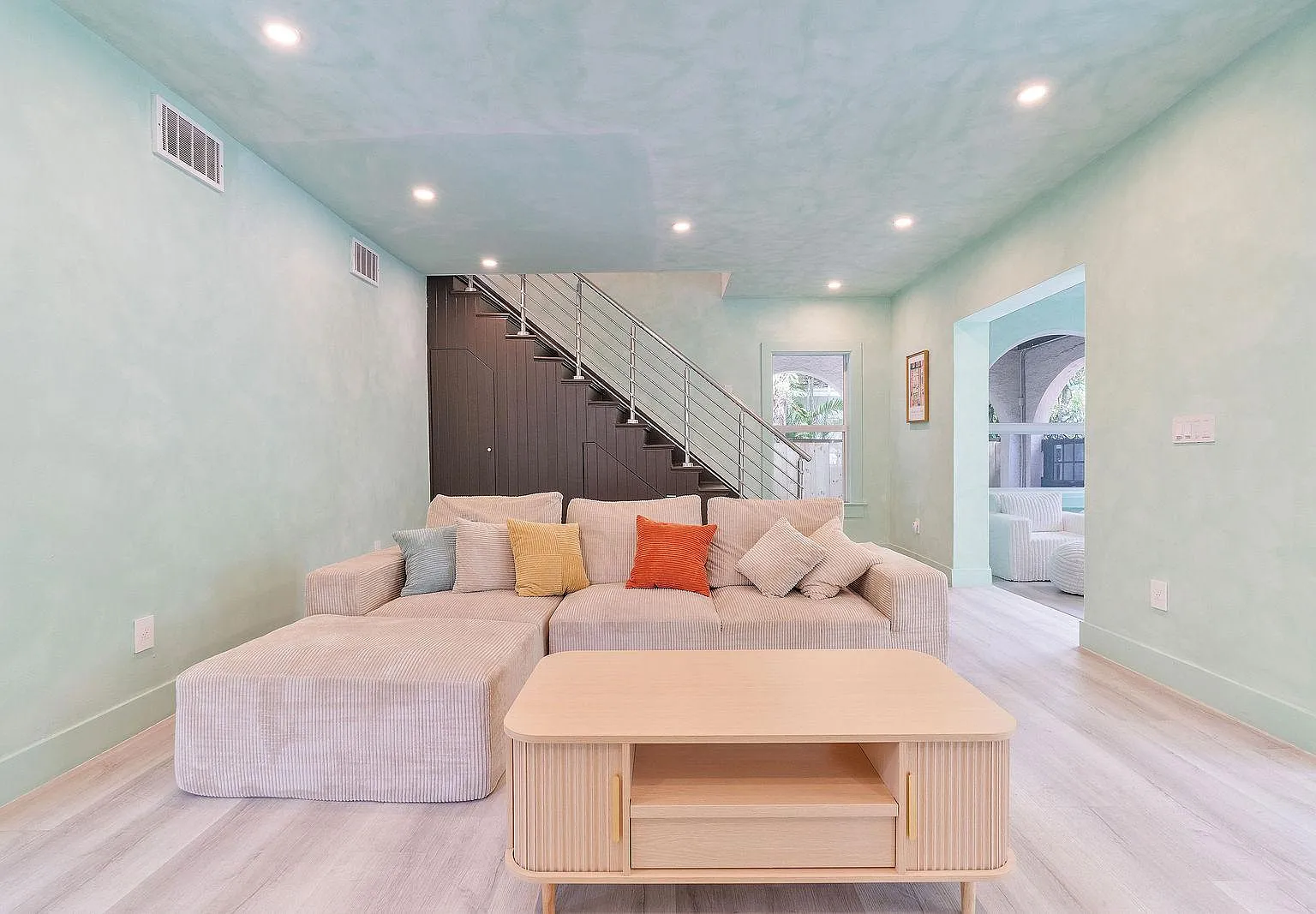4 bed, 3.5 bath, 2192 sqft, $11,500 — Photo 4