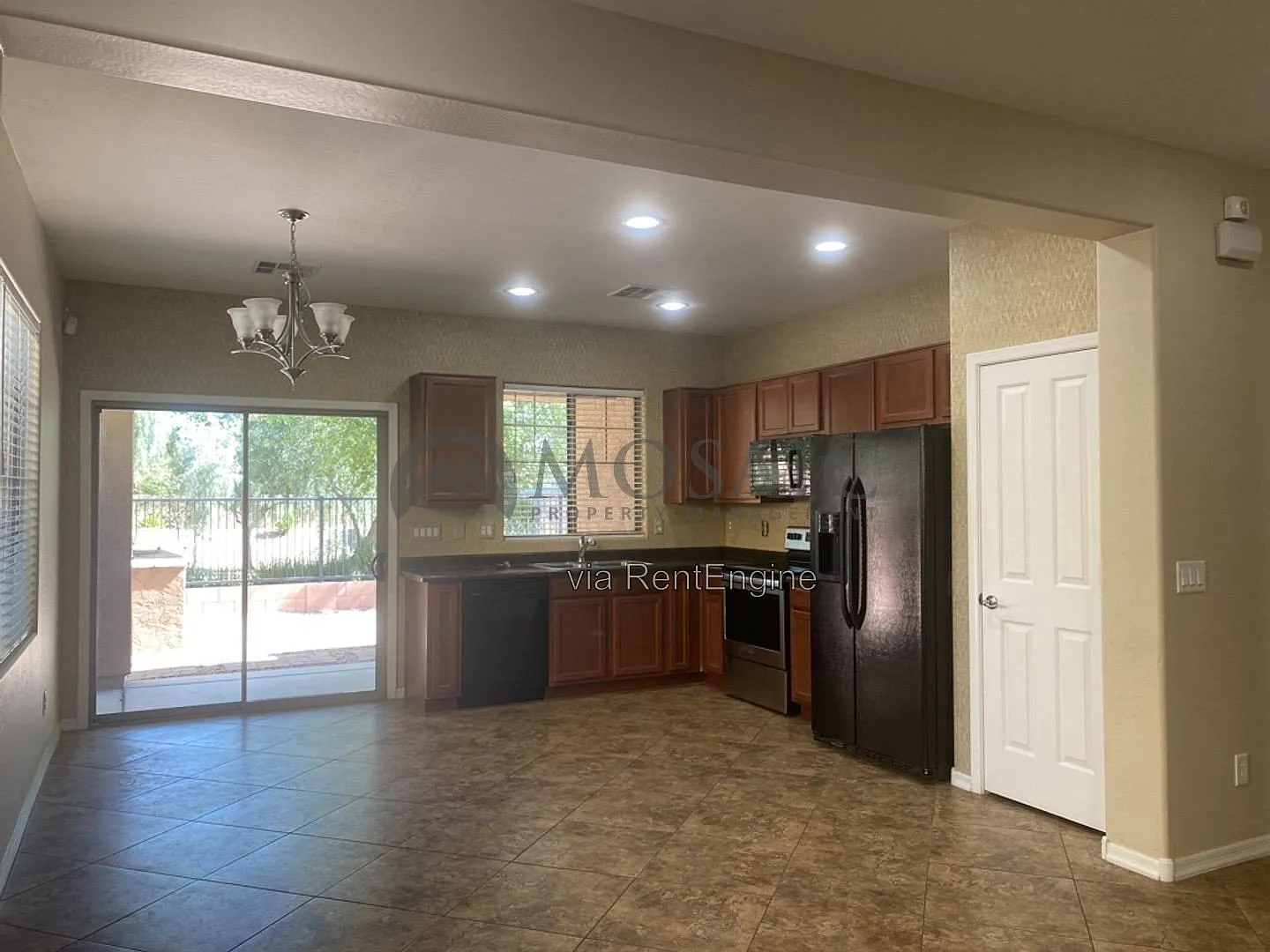 3 bed, 2.0 bath, 1701 sqft, $2,350 — Photo 3