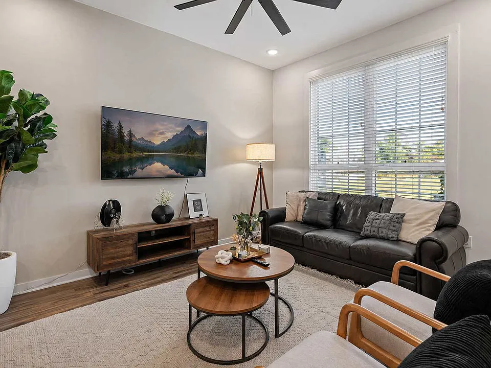 738 Douglas Ave #4-ID1051756P